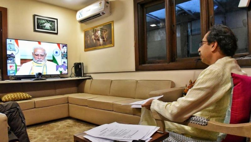 ഒരു കാരണവശാലും ലോക്ക്ഡൗൺ പിൻവലിക്കരുതെന്ന് മഹാരാഷ്ട്ര മുഖ്യമന്ത്രി ഉദ്ധവ് താക്കറെ ആവശ്യപ്പെട്ടു. പൊലീസ് സേനയ്ക്ക് വിശ്രമം അനുവദിക്കാൻ കേന്ദ്രപൊലീസ് സേനയെ വിവിധ സംസ്ഥാനങ്ങളിലായി നിയോഗിക്കണമെന്നും അന്തർസംസ്ഥാനയാത്രകൾ കർശനമായി നിയന്ത്രിക്കണമെന്നും ഉദ്ധവ് താക്കറെ ആവശ്യപ്പെട്ടു. 