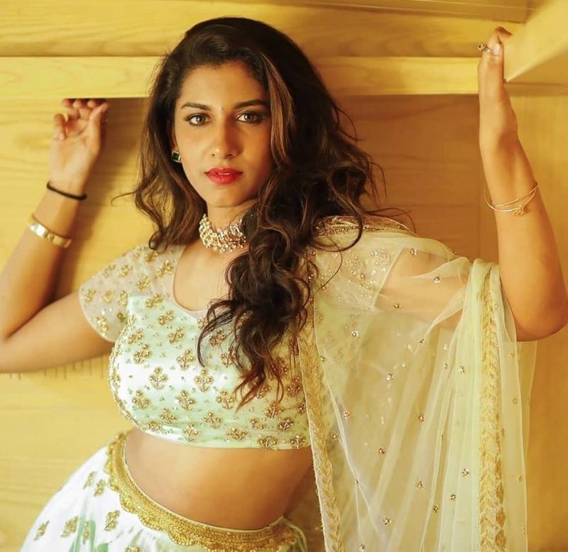 Anchor VishnuPriya Openly Expresses Her Love For Hero Navdeep, Srimukhi Reveals Other Secrets