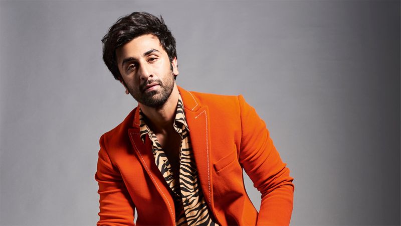 Newcomer Ranbir Kapoor, who had not made his debut yet, was also at the pub with his set of friends. One thing led to another, and the two hot-headed individuals got into a verbal argument in front of the crowd.