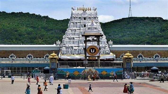 Tirupati temple continues to receive demonetised notes as offerings total amounts to Rs 50 crore Tirupati temple continues to receive demonetised notes as offerings total amounts to Rs 50 crore