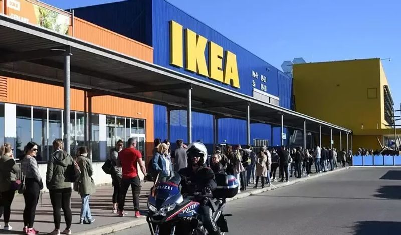 ಇನ್ನು ಈ ವಿಡಿಯೋ ಕುರಿತಾಗಿ ಸ್ಪಷ್ಟನೆ ನೀಡಿರುವ IKEA ಇದು ಹಳೆ ವಿಡಿಯೋ ಕ್ಲಿಪ್ ಆಗಿರಬಹುದು. ಯಾಕೆಂದರೆ ವಿಡಿಯೋದಲ್ಲಿ ಹಿಂಬದಿಯಲ್ಲಿ ಕಾಣಿಸುತ್ತಿರುವ ಜನರು ಮಾಸ್ಕ್ ಧರಿಸಿಲ್ಲ. ಹೀಗಾಗಿ ಇದು ಕೊರೋನಾ ವಕ್ಕರಿಸುವುದಕ್ಕೂ ಮೊದಲೇ ಶೂಟ್ ಮಾಡಿರುವ ವಿಡಿಯೋ ಆಗಿರಬಹುದು ಎಂದಿದೆ.