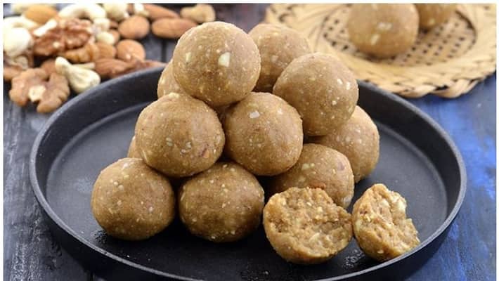 how to make rava jaggery ladoo how to make rava jaggery ladoo