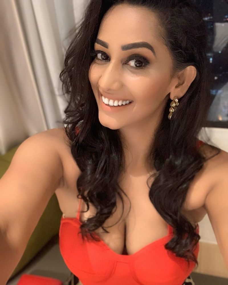Kollywood Actress Sanjana Singh Photos