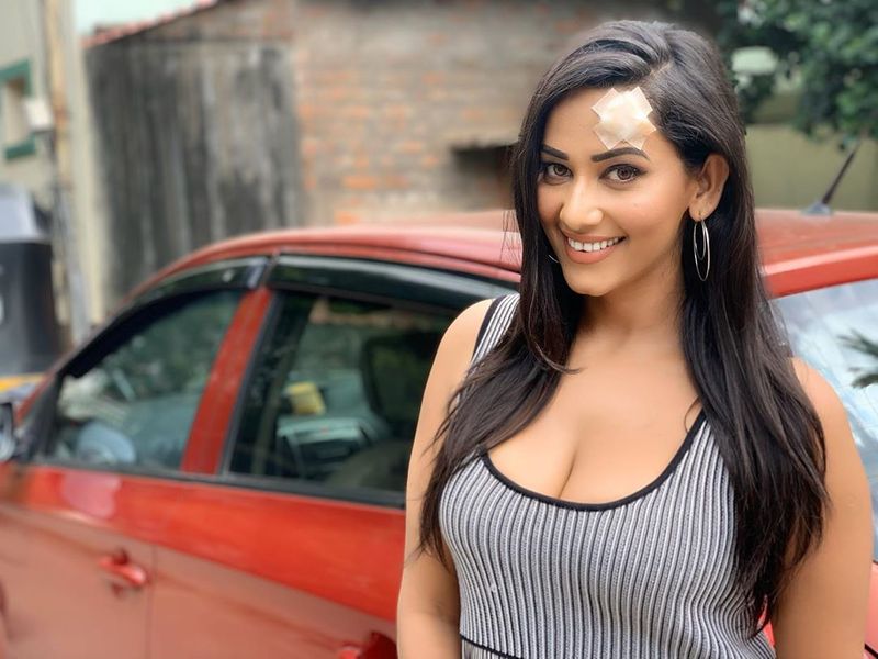 Kollywood Actress Sanjana Singh Photos