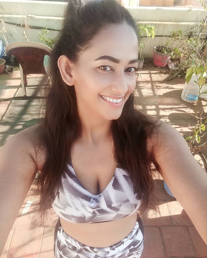 Kollywood Actress Sanjana Singh Photos