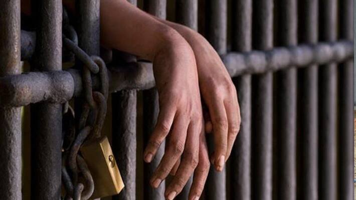 Prisoner hangs self in Maharashtra, suicide note found in stomach Prisoner hangs self in Maharashtra, suicide note found in stomach