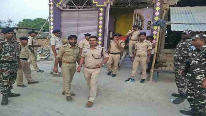 police raid on international drug smuggler house cash drugs recovered pra police raid on international drug smuggler house cash drugs recovered pra