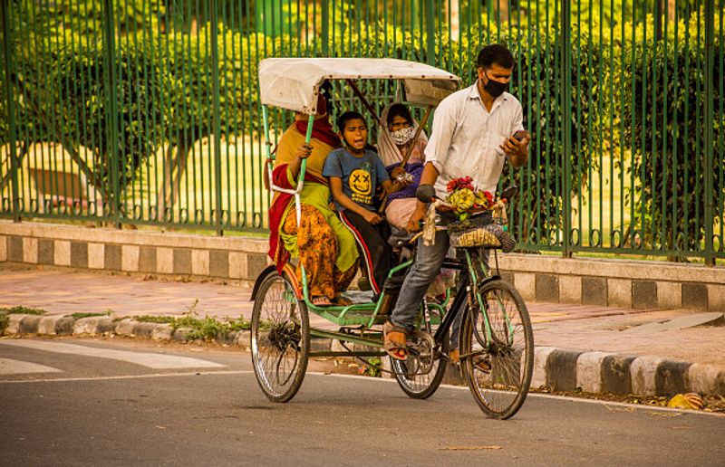 ഇതിനിടെ കേന്ദ്രസർക്കാർ ഫെഡറൽ സംവിധാനം അട്ടിമറിക്കുകയാണെന് പശ്ചിമബംഗാൾ മുഖ്യമന്ത്രി മമതാ ബാനർജി രൂക്ഷ വിമർശനമുയർത്തി. 2063 പേര്ക്കാണ് വെസ്റ്റ് ബംഗാളില് രോഗബാധയുണ്ടായത്. 190 പേര് ഇതിനികം മരിച്ചു.