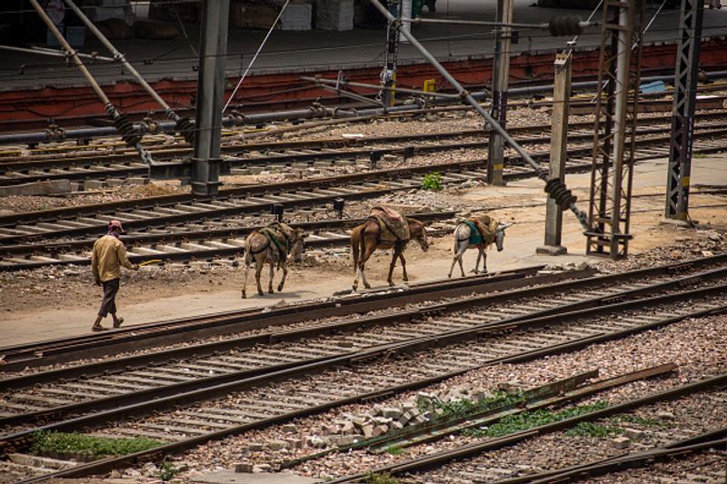 കേരളത്തിന്റെ വടക്കേ അറ്റത്തെ ജില്ലയായ കാസര്കോട് നിന്ന് മംഗലാപുരത്തേക്ക് ചികിത്സയ്ക്കായി യാത്രാപാസിനപേക്ഷിച്ച രോഗികളെ, അവഗണിച്ച യെദ്യൂരപ്പയുടെ നടപടിയെ തുടര്ന്ന് അതിര്ത്തി ചെക്പോസ്റ്റായ തലപ്പാടിയില് ഗര്ഭിണികളടക്കം പത്തോളം പേര് ചികിത്സകിട്ടാതെ മരിച്ചു വീണു.