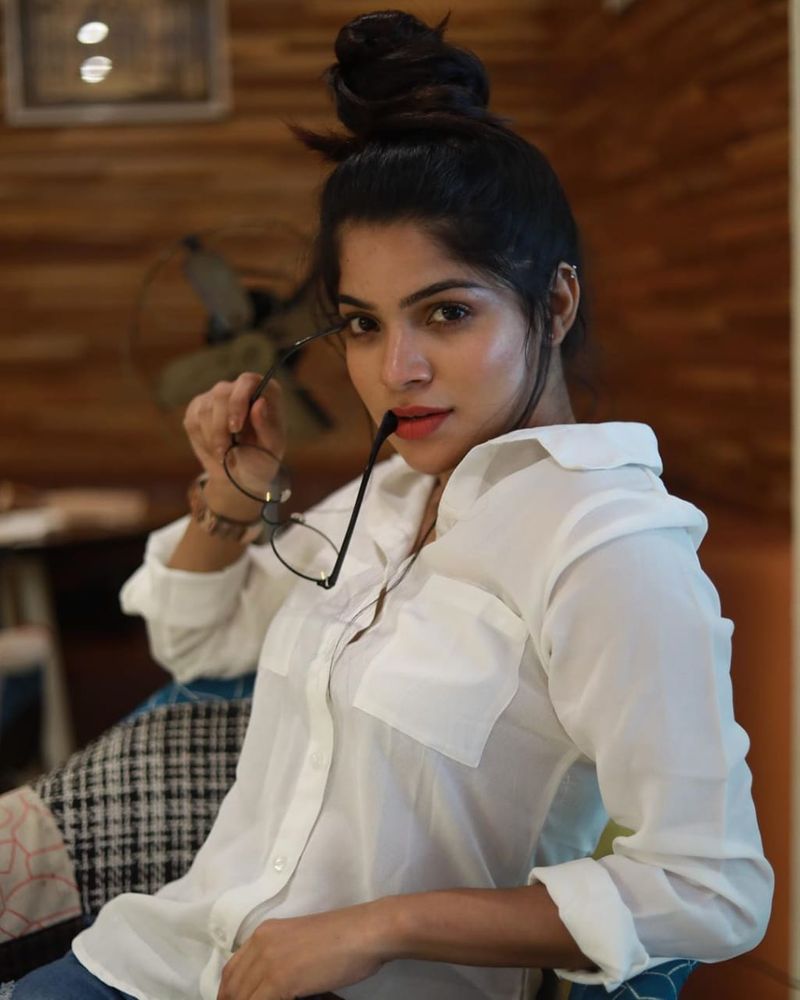 Divyabharathi 