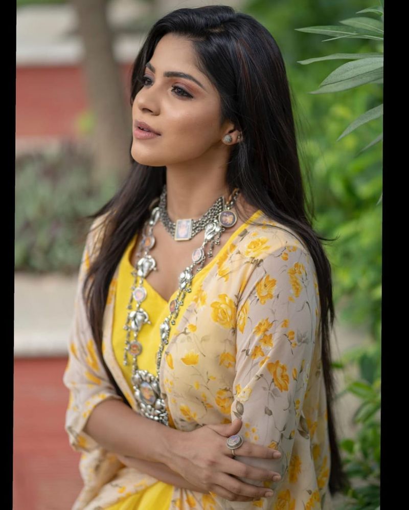 Divyabharathi 