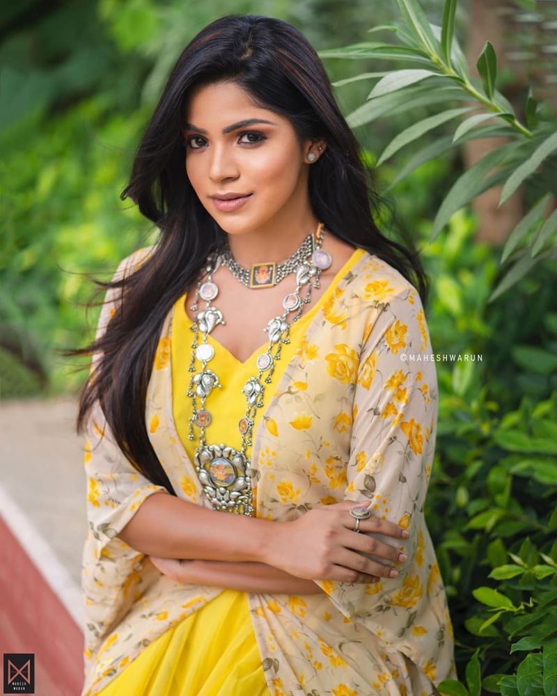 Divyabharathi 