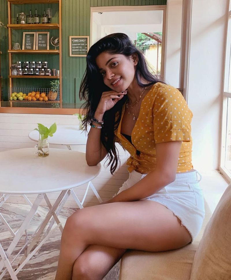 Divyabharathi 