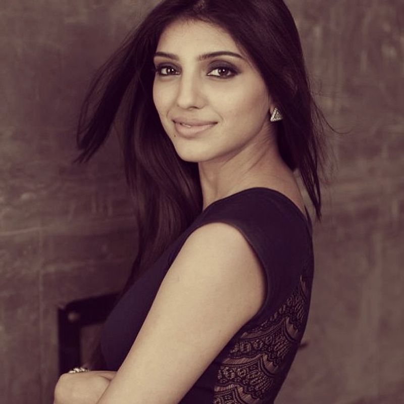 Miheeka Bajaj did her Diploma in interior design from Rachna Sansad in Mumbai, she also pursed Master’s Degree at the Chelsea University of Art and Design in London.