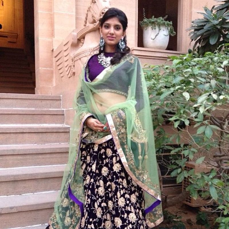 Miheeka Bajaj is the founder of an event management company, Dew Drop Design Studio. On the other hand, her mother Bunty Bajaj is a leading name in the jewellery business industry and her store Krsala is a favorite hotspot for jewelry connoisseurs. She was also one of the top wedding décor planners in the country.