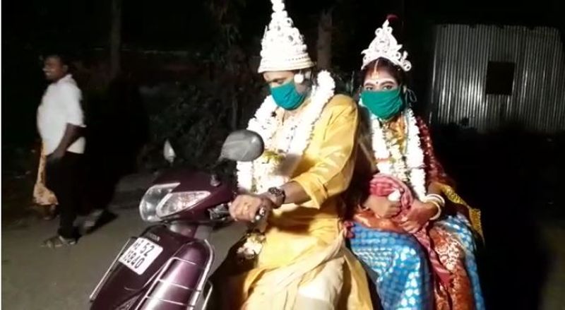 বিয়ের আনুষ্ঠানিকতা শেষ হতেই শ্রীকৃষ্ণ মায়ের কথা রাখতে স্কুটিতে করে নববধূ রাখিকে নিয়ে হাজির হন অসুস্থ মায়ের কাছে।