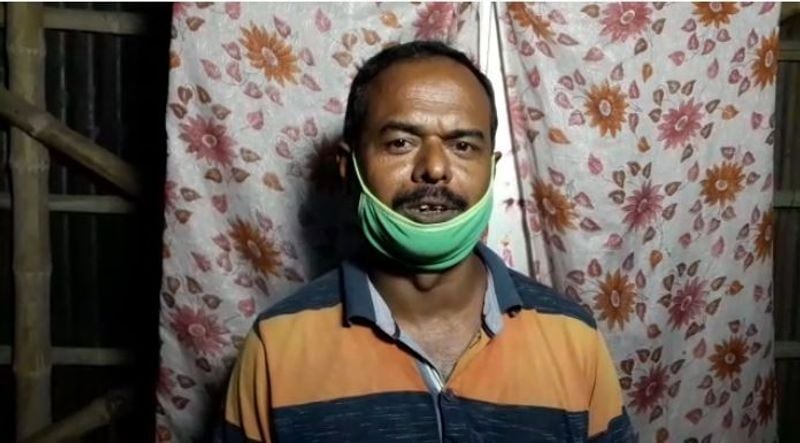 রাখির দাদা উত্তম দাস জানিয়েছেন, এরকম অনাড়ম্বরভাবে বোনের বিয়ে দিতে তাঁর মন চাইছিল না। কিন্তু, তাঁর শ্রীকৃষ্ণের মা বউ-এর মুখ দেখতে চাইছেন, তিনি মরণাপন্ন। তাই লকডাউনের মধ্যে এরকমভাবেই তিনি বোনের বিয়ে দিতে বাধ্য হলেন।