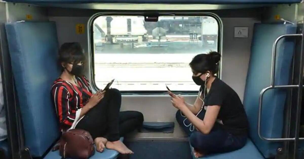 Indian railways night travel rules:இயர்போன் வச்சிக்கோங்க - ரயிலில் பாட்டு கேட்க தடை -இந்திய ரயில்வே அறிவிப்பு!