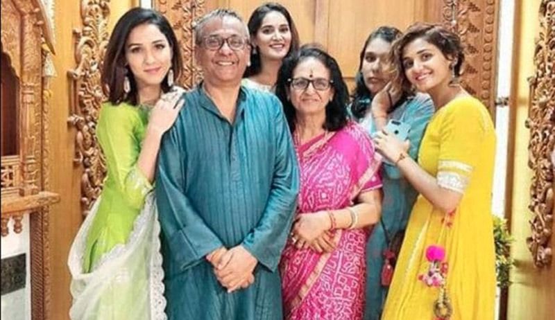 এই নৃত্যশক্তিতে ম্যানেজার হিসেবে কাজ করেন কৃতি মোহন। নীতির পর শক্তির জন্ম হয় তারপর মুক্তির।