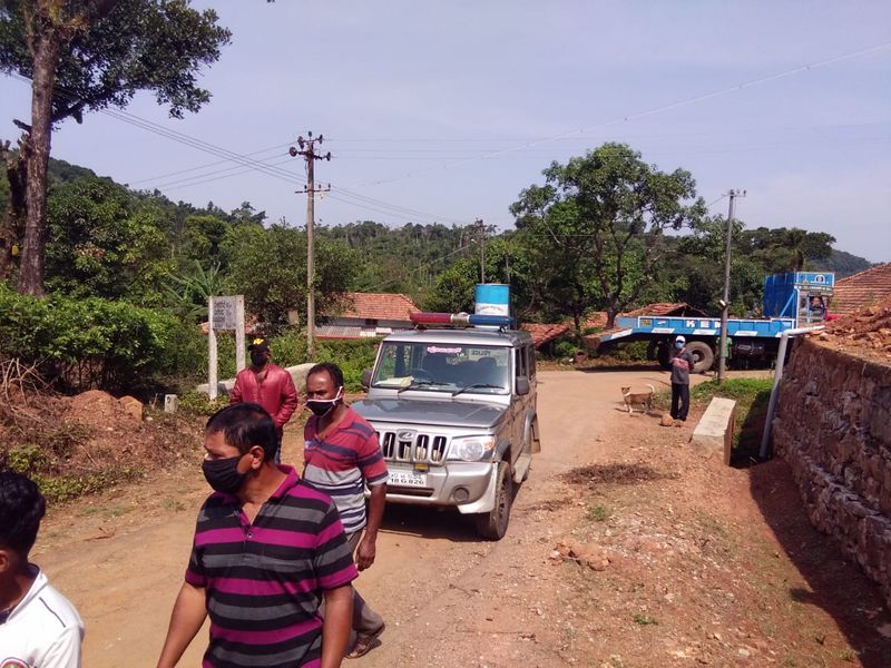 ಮೊನ್ನೆ ಶಿವಮೊಗ್ಗ, ಈಗ ಹಾಸನದಲ್ಲಿ ಕೊರೋನಾ ಪಾಸಿಟಿವ್ ಪ್ರಕರಣಗಳು ಕಾಣಿಸಿಕೊಳ್ಳುತ್ತಿದ್ದಂತೆ ಚಿಕ್ಕಮಗಳೂರಿನಲ್ಲಿ ಆತಂಕ ಶುರುವಾಗಿದೆ. 