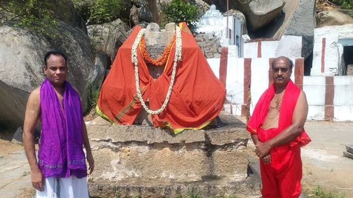 Srinivas Teertha Pooja in Navavrundavanagadde in Gangavati in Koppal District Srinivas Teertha Pooja in Navavrundavanagadde in Gangavati in Koppal District