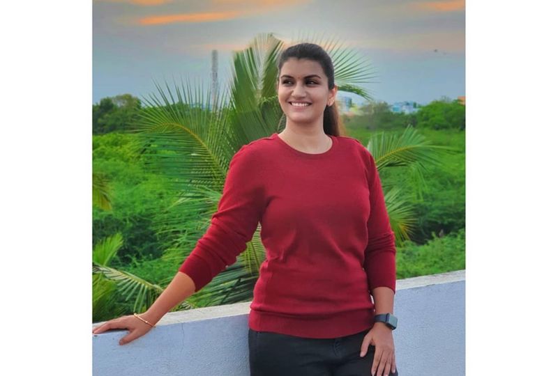 பளீர் சிரிப்பில் பலரை கவரும் சீரியல் நடிகை ஸ்ரீதேவி போட்டோ கேலரி...