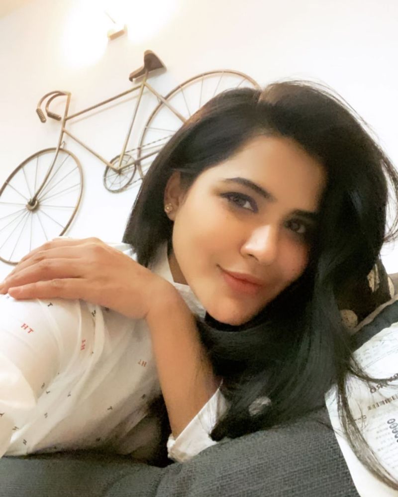 Bigg Boss fame Ashu Reddy Instagram photos
