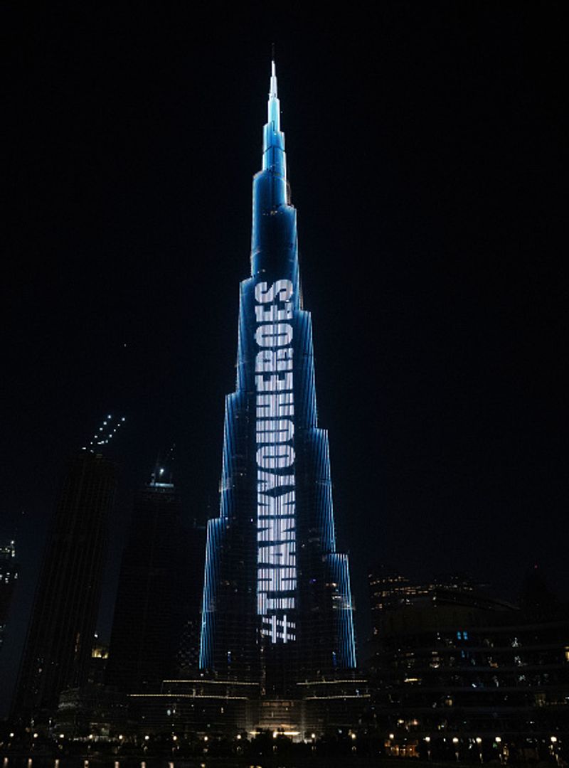 Coronavirus watch burj khalifa turns into world tallest donation box 1 million lights sold