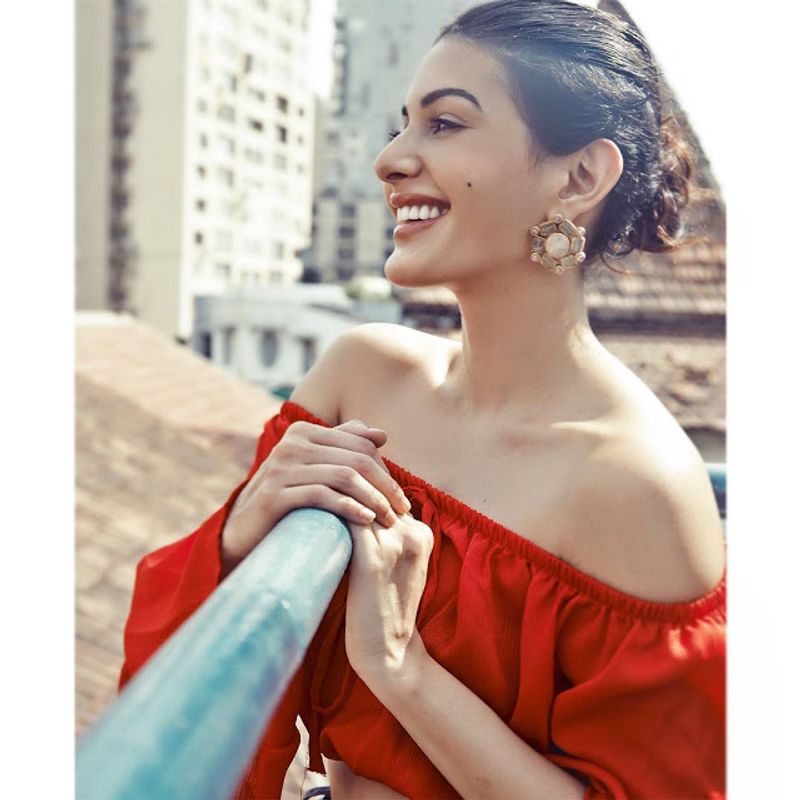 Check out Issaq actress Amyra Dastur Hot Photos