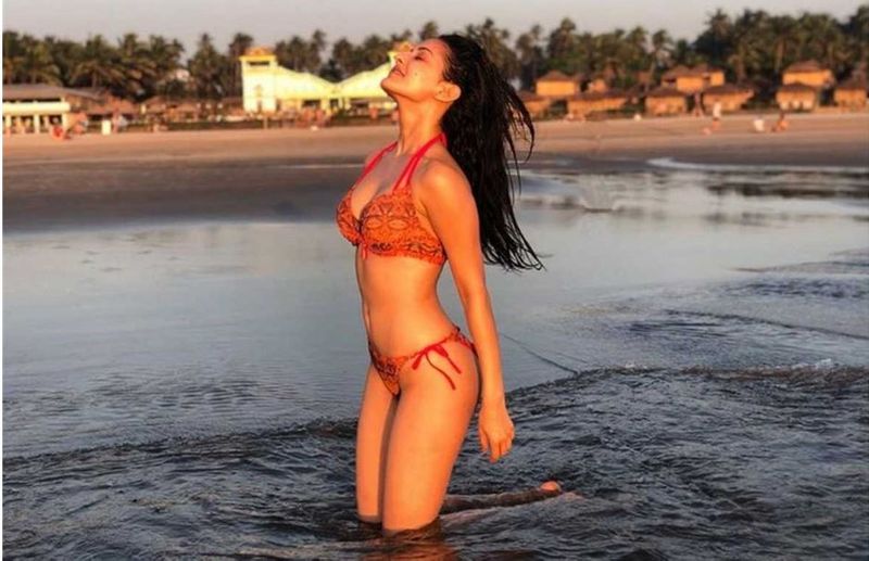 Check out Issaq actress Amyra Dastur Hot Photos