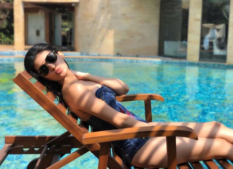 Check out Issaq actress Amyra Dastur Hot Photos