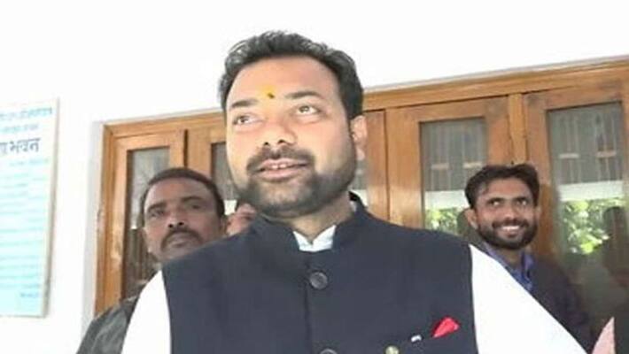 bjp MLA threatens to beat officers with shoes kpl bjp MLA threatens to beat officers with shoes kpl
