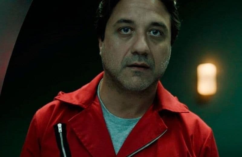 Speaking of Money Heist 5, he said that the production of season 5 began last August. Netflix has announced that this Spanish web series will end with the fifth season. According to the report in DigitalSpy.com, Alex Pina shared what will happen to Tokyo, one of the most influential fictional characters in the series, a runaway robber who the professor scouts to participate in his heist.