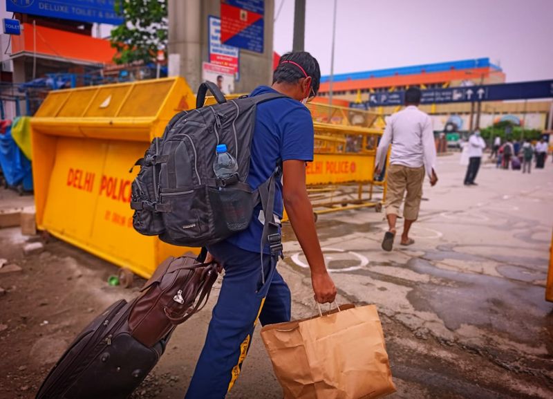 കഴിഞ്ഞ ഏപ്രിലില് അന്താരാഷ്ട്ര തൊഴിൽ സംഘടന (ഐഎൽഒ) പറഞ്ഞത്, ഈ മഹാമാരി കാരണം ഇന്ത്യയിലെ 40 കോടിയോളം വരുന്ന തൊഴിലാളികൾ പട്ടിണിയിലാകുമെന്നാണ്.
