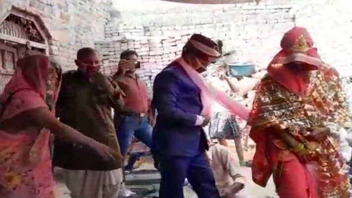 Groom married in lockdown, e-rickshaw gets bride's farewell ASA Groom married in lockdown, e-rickshaw gets bride's farewell ASA