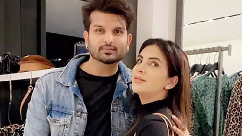 बता दें कि एक्ट्रेस ने बहुत स्वीट तरीके से अपनी प्रेग्नेंसी की खबर फैन्स के साथ शेयर की थी। उन्होंने मार्च में अपने बेबी शॉवर की फोटोज पोस्ट की थीं। 