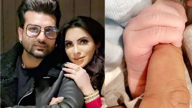 पापा बने युवराज ने अपनी इंस्टा स्टोरी पर लिखा- It's a Baby Boy. साथ ही उन्होंने फैन्स को ये भी बताया है कि वह अभी कहां हैं। उन्होंने अपनी लोकेशन चंडीगढ़ बताई है।
