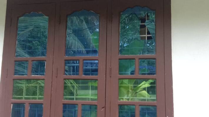 anti social elements attack home in haripad anti social elements attack home in haripad