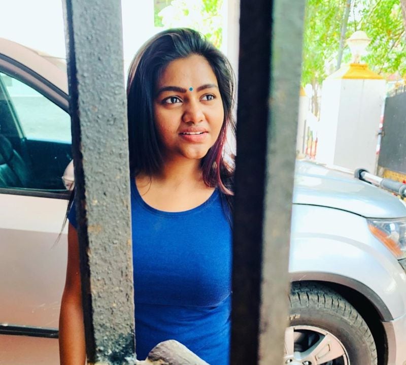 அடேங்கப்பா!!! முன்னழகை தாறுமாறாக காட்டி இளசுகளுக்கு கொக்கி போடும் ஷாலு ஷாமுவின் ஹாட் போட்டோ கேலரி...