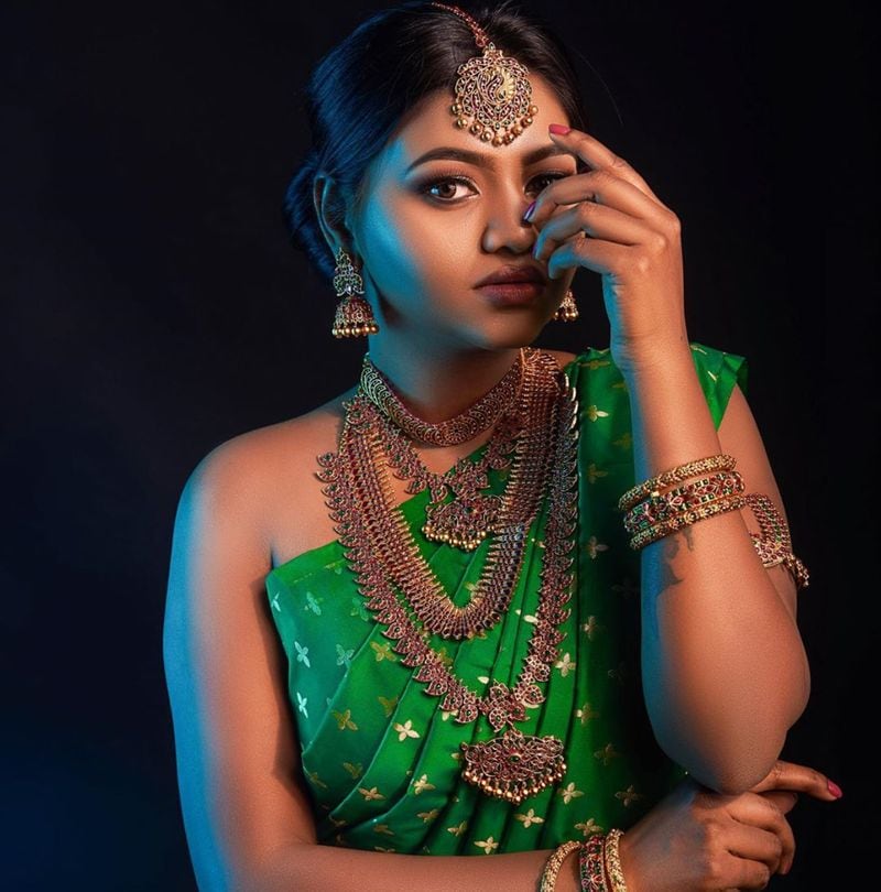அடேங்கப்பா!!! முன்னழகை தாறுமாறாக காட்டி இளசுகளுக்கு கொக்கி போடும் ஷாலு ஷாமுவின் ஹாட் போட்டோ கேலரி...