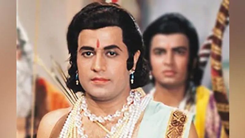 अरुण कहते हैं कि एक दिन अचानक उन्हें दरवाजे के पास बहुत ज्यादा शोर सुनाई दिया। जब गोविल ने पूछा कि क्या हो गया है तो उन्हें बताया कि एक औरत है जो राम को ढूंढ रही है। 