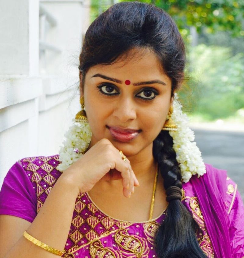 என்றும் மறக்கமுடியாத சீரியல் நாயகி ! இவங்கள உங்களுக்கு ஞாபகம் இருக்கா ?? லதா ராவின் போட்டோ கேலரி ... 