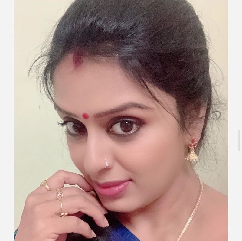 என்றும் மறக்கமுடியாத சீரியல் நாயகி ! இவங்கள உங்களுக்கு ஞாபகம் இருக்கா ?? லதா ராவின் போட்டோ கேலரி ... 
