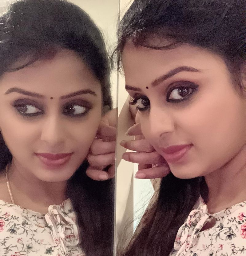 என்றும் மறக்கமுடியாத சீரியல் நாயகி ! இவங்கள உங்களுக்கு ஞாபகம் இருக்கா ?? லதா ராவின் போட்டோ கேலரி ... 