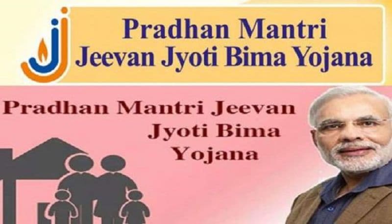 बैंक अकाउंट का होना जरूरी
इन योजनाओं का लाभ लेने के लिए बैंक अकाउंट होना जरूरी है। बैंक अकाउंट बंद हो जाने या प्रीमियम कटने के समय अकाउंट में जरूरी बैलेंस नहीं होने पर यह बीमा रद्ध हो सकता है।