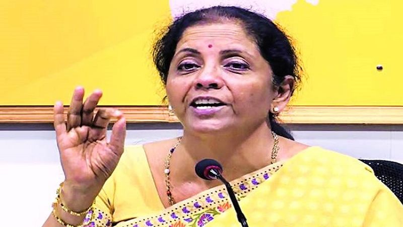 क्या हैं नियम और शर्तें
PMJJBY स्कीम की पेशकश एडमिनिस्ट्रेशन, एलआईसी व अन्य निजी जीवन बीमा कंपनियों के जरिए होकी है। एक व्यक्ति PMJJBY के साथ एक बीमा कंपनी और एक बैंक खाते के साथ ही जुड़ सकता है।
स्कीम को बीच में छोड़ने वाले व्यक्ति सालाना प्रीमियम का भुगतान कर और अच्छे स्वास्थ्य का सेल्फ डिक्लेरेशन जमा कर फिर से इससे जुड़ सकते हैं।