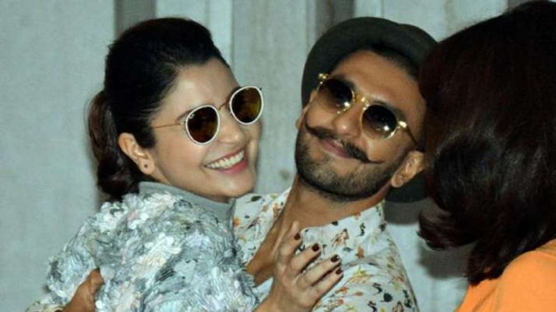 Likewise, today we got an old interview from Hindustan Times, where Ranveer Singh, who is now the proud husband of Deepika Padukone, spoke of Anushka Sharma, wife of Virat Kolhi.
