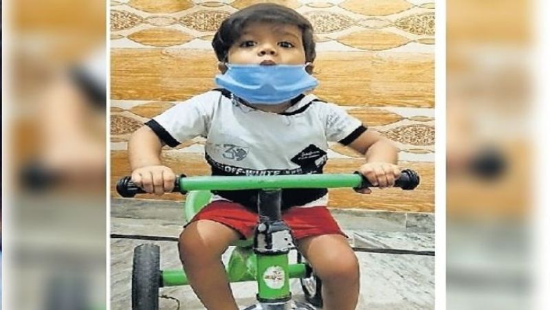 यह तस्वीर जोधपर शहर की है। जहां ढ़ाई साल के तनवीर को कोरोना ने अपनी चपेट में ले लिया था। मासूम की मां तस्लीमा 12 दिन तक अपने बच्चे के साथ अस्पताल में रही। बुधवार को कोरोना की जंग जीतकर अपने घर गईं।