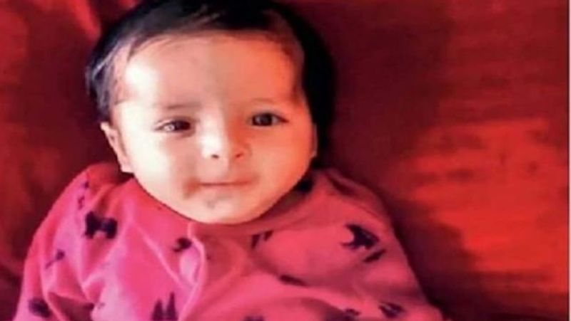 दिल खुश कर देने वाली यह तस्वीर इंदौर शहर की है, जहां 2 महीने का मासूम कोरोना को हरा मुस्कुराते हुए घर लौटा है।