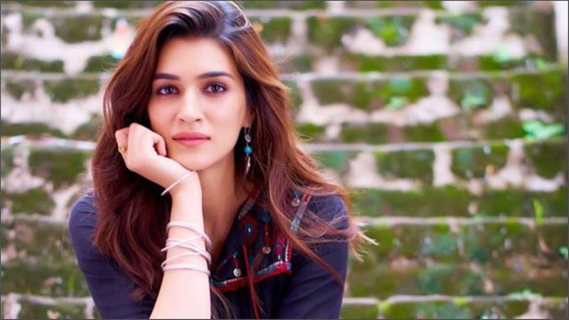 সুশান্তের মৃত্যুর পরই ভেঙে পড়েছিলেন কৃতি স্যানন। তিনি সাফ জানিয়েছিলেন যে তিনি সারা জীবনের নিজের মনে সুশান্তের স্মৃতি আগলে রাখবেন। 